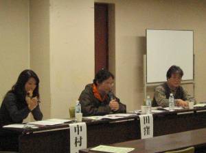 左から、中村ピースデポ事務局長、田窪氏、田巻氏（ピースデポ）